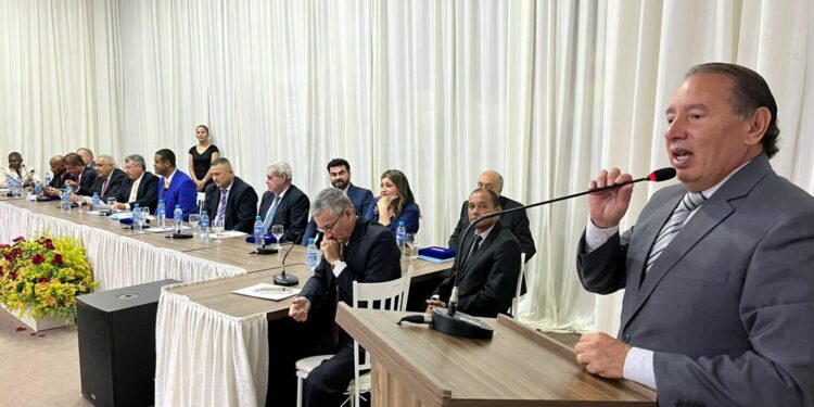 Presidente da ALEMS critica criminalização da política ao receber título de cidadão honorário em Anastácio