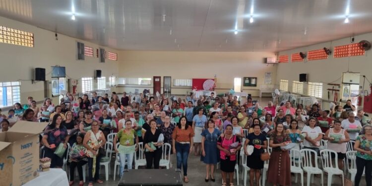 Mães de três programas sociais de Costa Rica são homenageadas