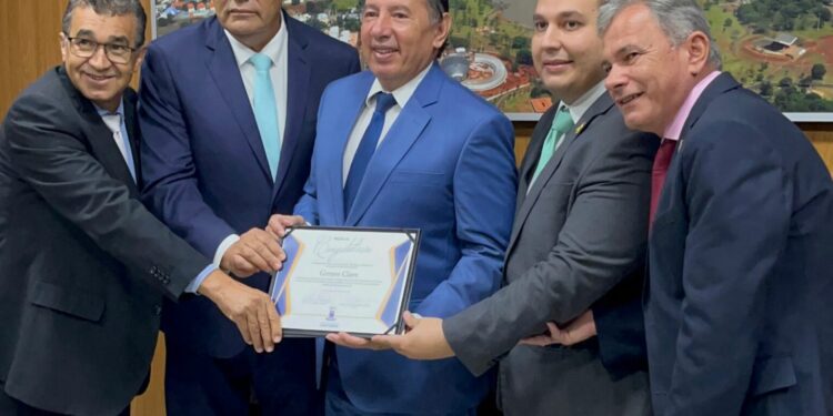 Ao receber homenagem , Gerson critica antecipação do debate eleitoral e prega parceria pelo crescimento