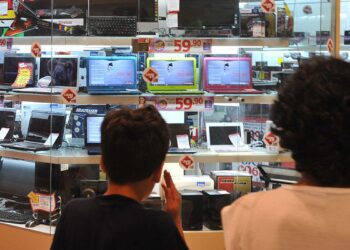CNC: intenção de consumo das famílias cresce 2,4% de abril para maio