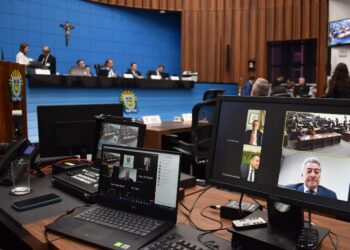 Deputados devem votar cinco projetos na sessão plenária desta terça-feira