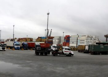 Balança comercial de abril tem superávit de US$ 8,225 bilhões