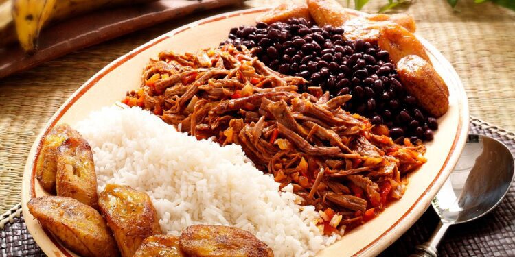 Grupo Pereira homenageia imigrantes com prato típico da Venezuela