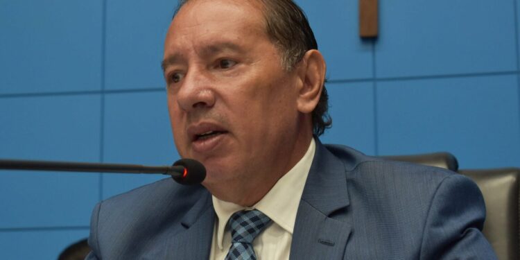 Gerson propõe ao Confaz aumentar isenção de ICMS de carros para deficientes