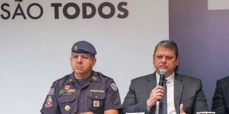 Operação policial na Cracolândia neste domingo termina com 15 presos