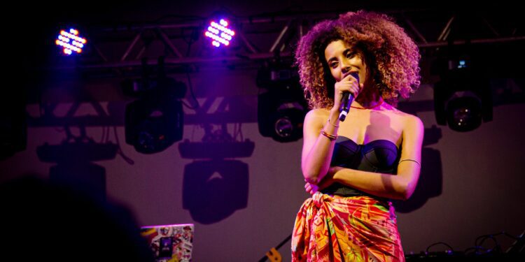 Gabi Barros, Mel Dias e Caramuja se apresentam terça no festival O Canto Delas