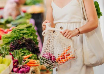 Médico enumera os alimentos que não devia incluir na lista de compras