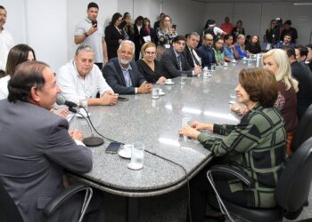 ALEMS lança concurso de redação que vai premiar alunos e escolas