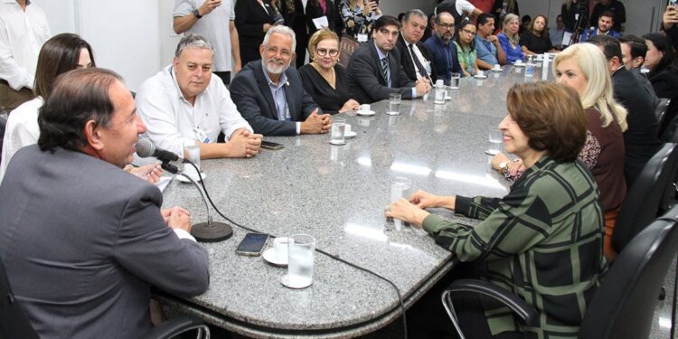 ALEMS lança concurso de redação que vai premiar alunos e escolas