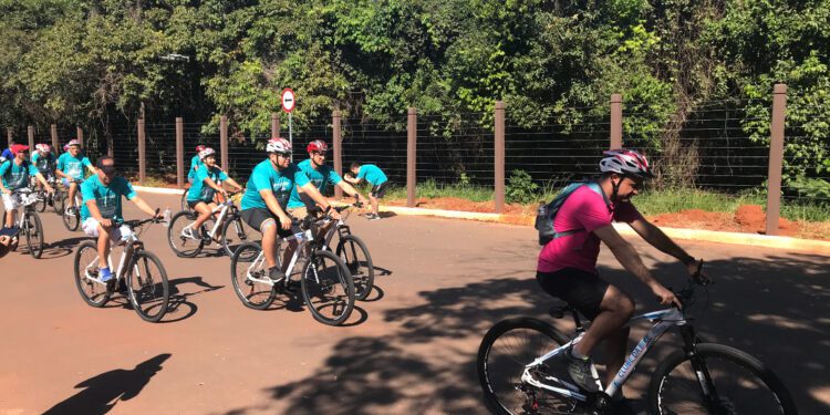 Passeio ciclístico Clube da Bike, do Grupo Pereira, convida moradores para pedalar na cidade