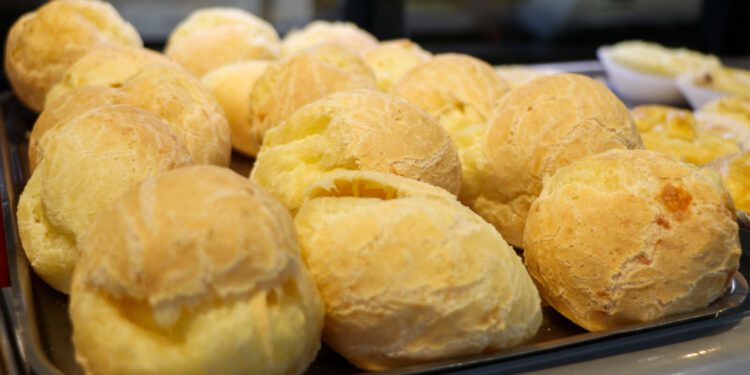 Dia do Pão de Queijo é celebrado com receitas irresistíveis e dicas da nutricionista