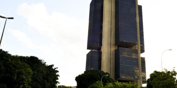Copom inicia quinta reunião do ano sob expectativa de queda de juros