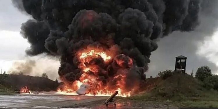 Ucrânia destrói bombardeiro supersônico russo no sul de São Petersburgo