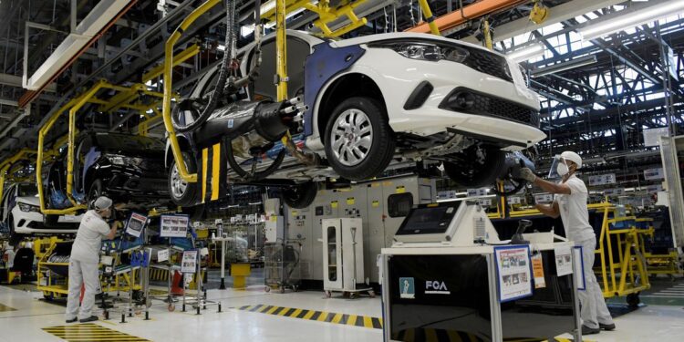 Atividade econômica tem alta de 0,44% em julho