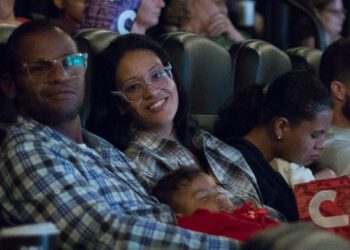 Sessão de cinema para mães e bebês exibe filme “Besouro Azul”, com Bruna Marquezine