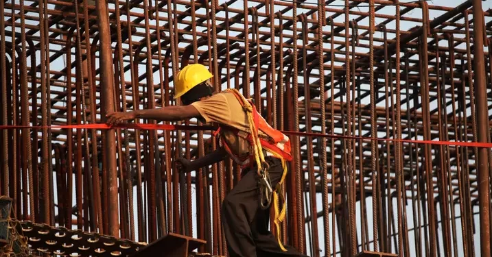 Confiança da construção sobe em setembro e atinge maior nível desde outubro, diz FGV/Ibre