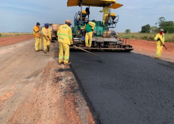 Começa pavimentação de estrada que beneficia 5 mil agricultores familiares