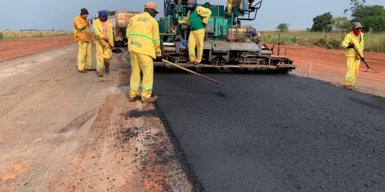 Começa pavimentação de estrada que beneficia 5 mil agricultores familiares