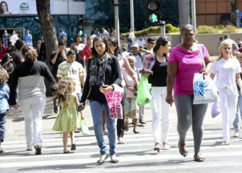 Taxa de desemprego cai para 7,8% em agosto, revela IBGE