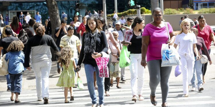Taxa de desemprego cai para 7,8% em agosto, revela IBGE