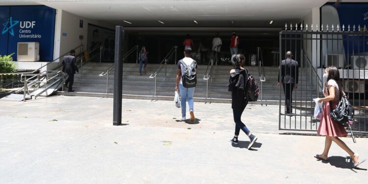 Projeto de lei prevê volta dos parcelamentos de dívidas do Fies