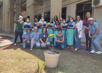 Ipê Branco é plantado no jardim dos prematuros do Humap