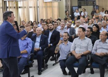 Governador assina convênios para promover qualificação profissional de 13 mil trabalhadores