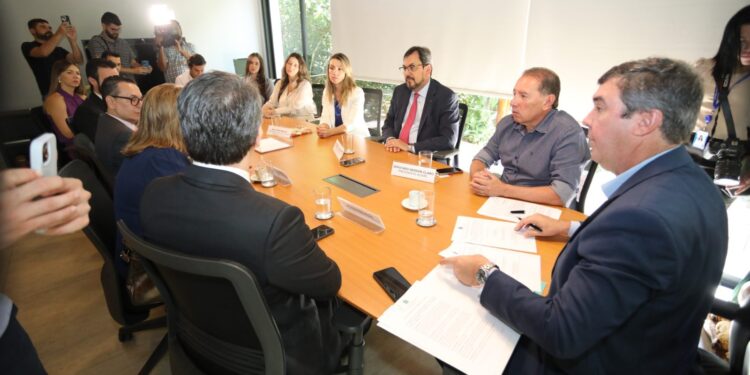 Presidente da ALEMS participa da adesão ao pacto nacional pela consciência vacinal