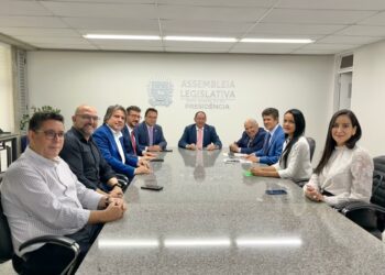 Assembleia recebe projeto que reajusta em 14,95% salário de 20 mil professores