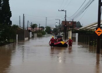 Santa Catarina tem 132 cidades atingidas por fortes chuvas