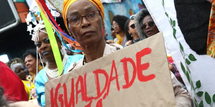 Mulheres concentram 60% de casos de racismo pela internet no Brasil
