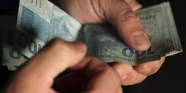 Câmara deve votar taxação para super-ricos nesta semana