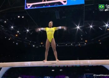 Rebeca Andrade fatura bronze na trave e garante sua 4ª medalha no Mundial