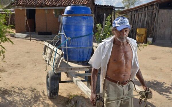 6 a cada 10 moradias rurais no país não dispõem de acesso a rede de água tratada no Brasil