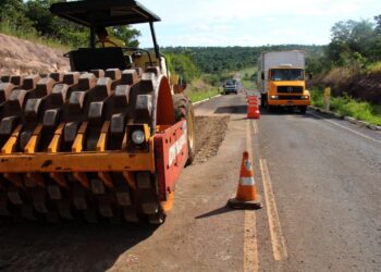 GOVERNADOR LIBERA R$ 161 MILHÕES PARA RESTAURAÇÃO DA MS-436 ENTRE CAMAPUÃ E FIGUEIRÃO