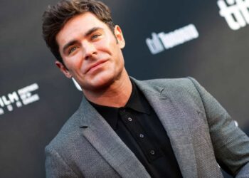 Zac Efron diz que ficaria ‘honrado’ em interpretar Matthew Perry em filme