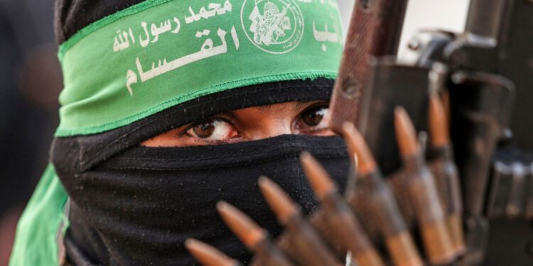 Brasileira ex-nora de fundador do Hamas reaparece em Gaza após 17 dias de silêncio