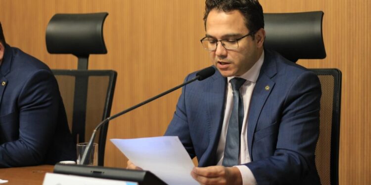 CCJR aprova projeto de lei do deputado Pedrossian Neto que proíbe oferta de produtos por ligação automatizada