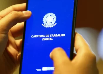 Taxa de desemprego no trimestre encerrado em novembro cai para 7,5%