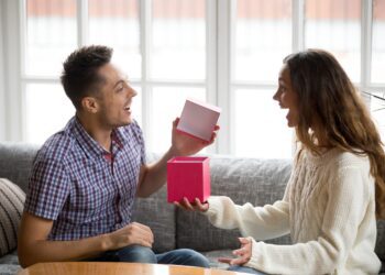 Temporada de amigo secreto movimenta consumidores junto à plataforma de permutas