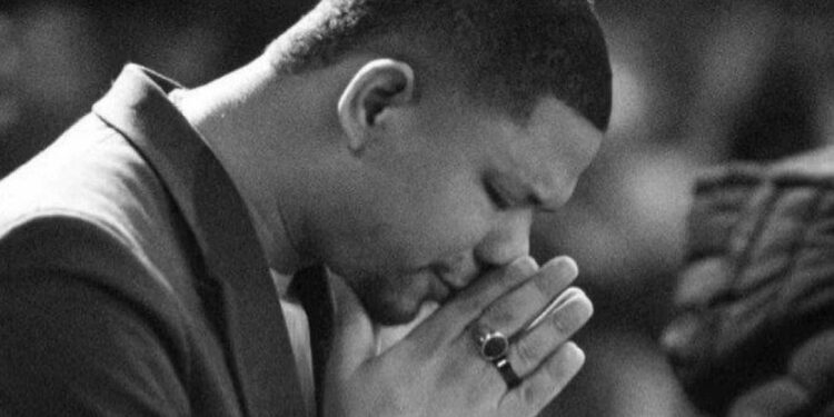 Cantor gospel morre durante apresentação na Bahia