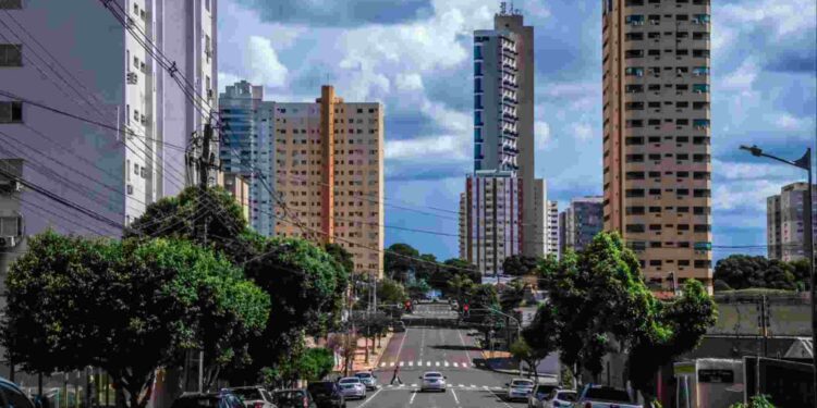 Frente fria se aproxima, mas MS mantém calorão com chuvas isoladas