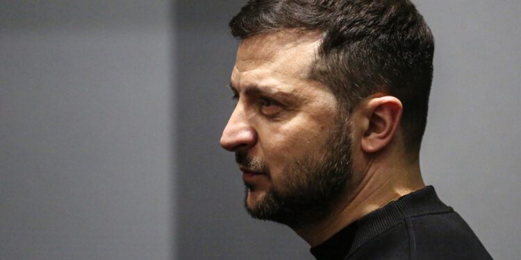 Ucrânia diz ter derrubado principal avião-radar da Rússia