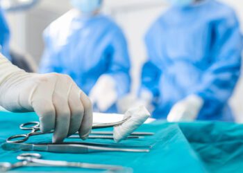 Mulher fica sem pernas e mãos após choque séptico: “quase morri”