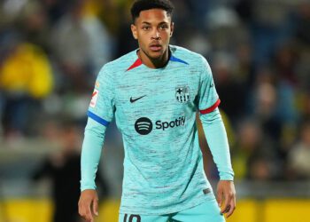 Vitor Roque atua 19 minutos em estreia no Barcelona com virada sobre Las Palmas nos acréscimos