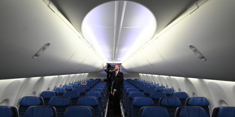 Anac suspende uso no País de modelo da Boeing que teve porta arrancada