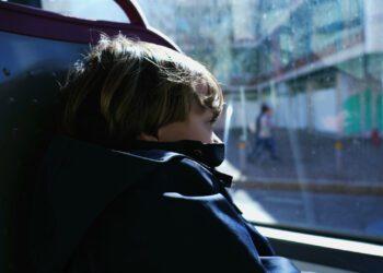 Casal americano esquece criança de 8 anos em ônibus em Roma