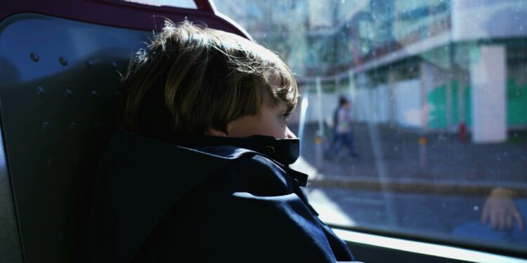 Casal americano esquece criança de 8 anos em ônibus em Roma