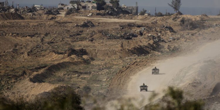 Israel reforça ataques no sul de Gaza e diz ter desmantelado Hamas na região norte