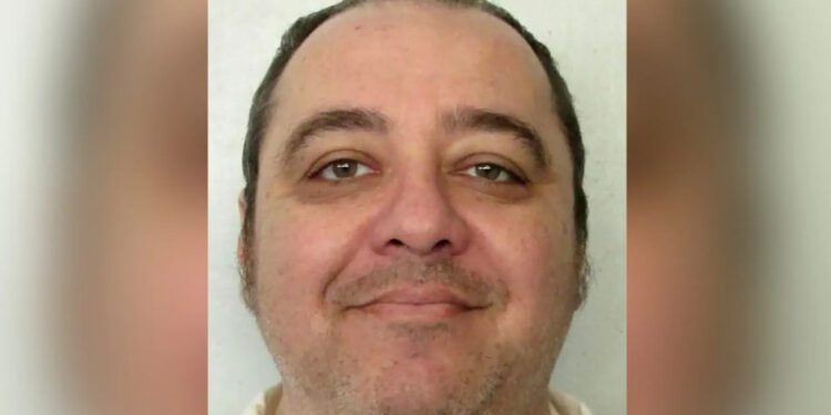 Após sobreviver a injeção letal, homem será executado com método polêmico